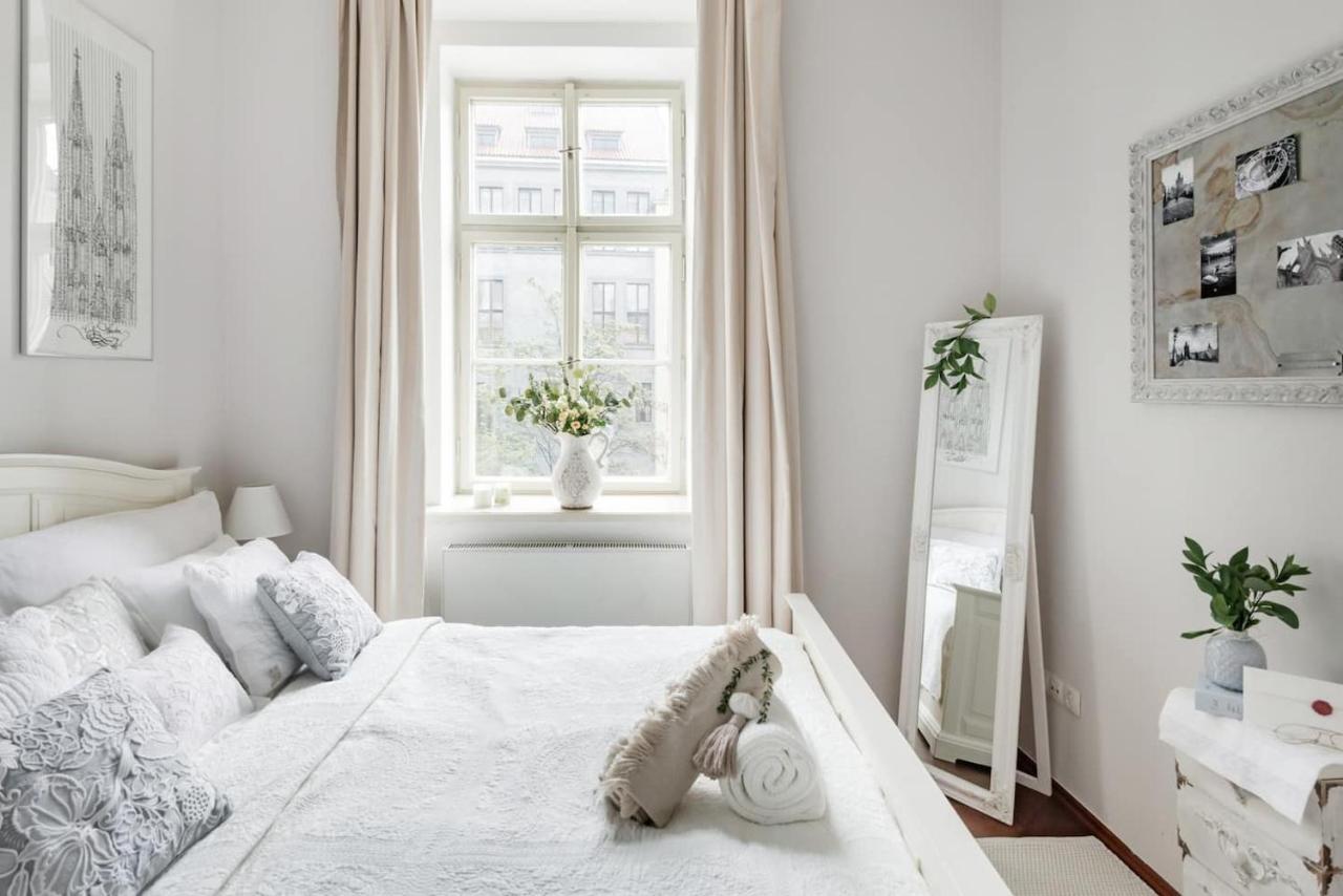 Old Town Square Apartment Praag Buitenkant foto